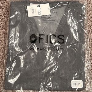 Casma™ Three-Pocket Scrub Top *Brand New - Never Been Worn*